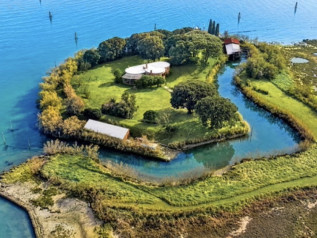 Venezia, in vendita un’intera isola privata con fortino napoleonico