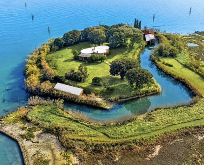 Venezia, in vendita un’intera isola privata con fortino napoleonico