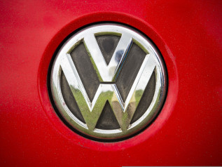Volkswagen, altri 50mila tagli: metà in Germania. E ora esplode lo scontro