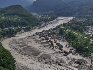 Nepal-Tibet, la bomba di fango