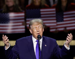 Trump: “Fateci finire il lavoro”. E promette 5.000 dollari a ogni adulto