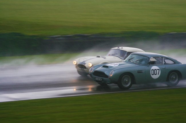 Nella crisi dell'auto c'è una luce che brilla: è Aston Martin
