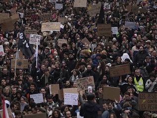 800mila in piazza contro il caro vita