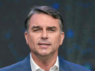 Perché Flávio Bolsonaro è fuggito negli USA?