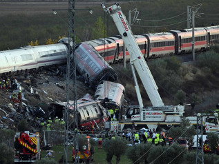 Scontro tra treni ad alta velocità: almeno 68 morti