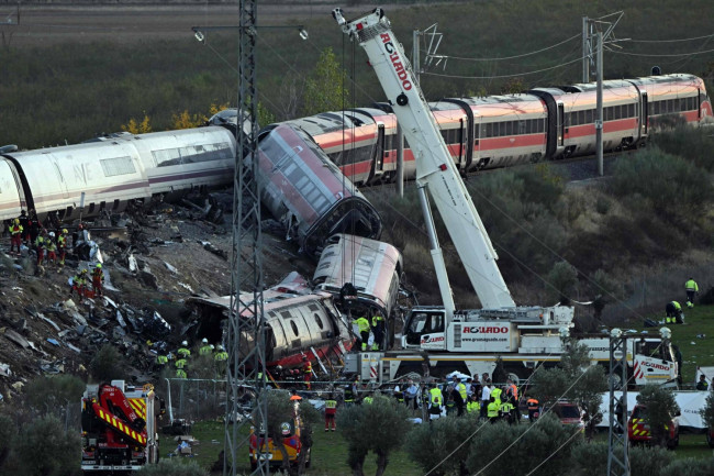 Scontro tra treni ad alta velocità: almeno 68 morti
