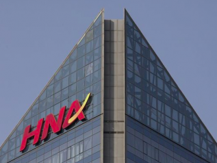 L'azionista cinese arriva in soccorso di Deutsche Bank e vende la sua quota