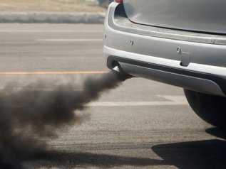 Tra l’ambiente e le auto, Bruxelles ha scelto le seconde