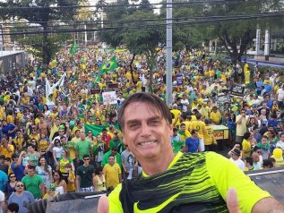 Bolsonaro vince le elezioni: “Cambieremo il nostro futuro”