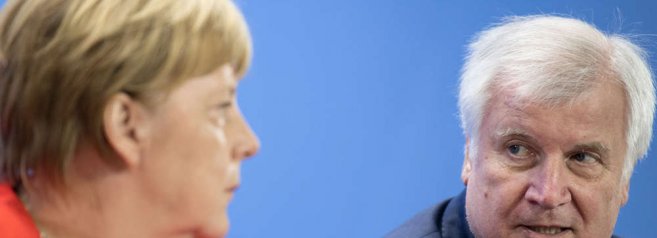 Un altro scossone. Seehofer lascia la presidenza della Csu