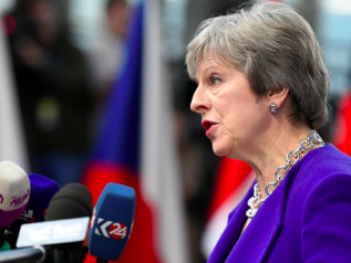 Brexit, il Governo dice sì all'intesa raggiunta da Theresa May