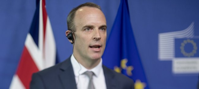 Due ministri lasciano: il Governo May perde i pezzi