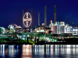 Bayer taglia 12 mila posti di lavoro