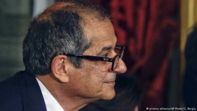 Il martedì nero di Tria. Non risponde ai parlamentari