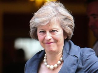 Brexit, mozione di censura contro Theresa May. Ora ha le mani legate