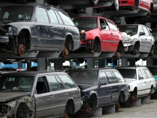Vecchie auto diesel: è l’Africa la nuova discarica del mondo?