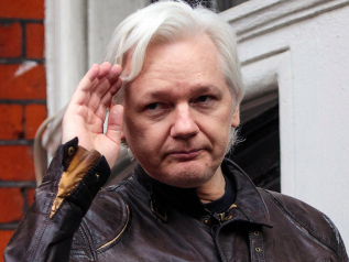 Assange, verso l'estradizione negli Usa in cambio del taglio del debito?