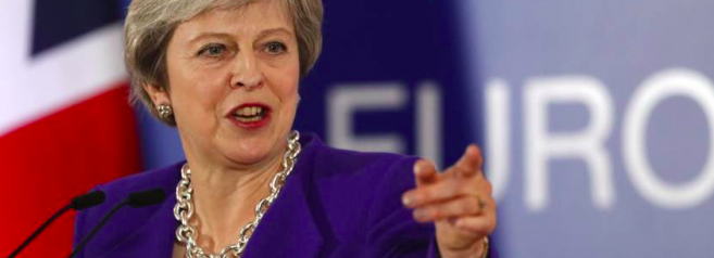 Theresa May resta premier. Respinta la mozione di sfiducia