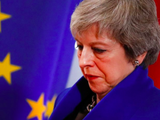Brexit, Theresa May rinvia ancora: “L'accordo si vota dopo il 7 gennaio”
