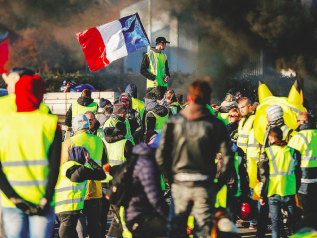 Atto XI dei gilet gialli. Scontri a Parigi