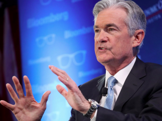 Powell cede a Trump. La Fed lascia i tassi invariati