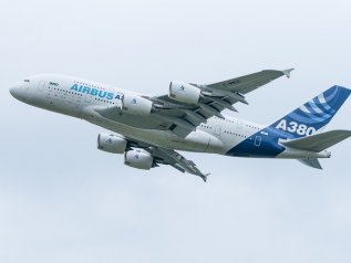 Airbus, stop al Superjumbo A380 dal 2021