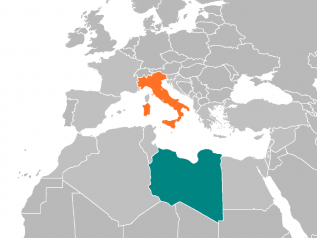 Haftar, Macron e petrolio. Un intreccio che può creare problemi all'Italia