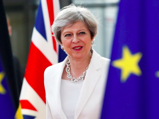 Caos Brexit, Theresa May rinvia il voto finale sul suo accordo