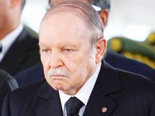 Bouteflika rinuncia alla candidatura e rinvia le elezioni