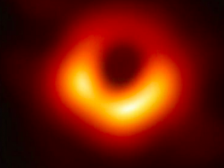 La prima foto di un buco nero. Einstein aveva ragione