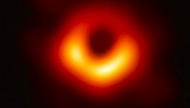 La prima foto di un buco nero. Einstein aveva ragione