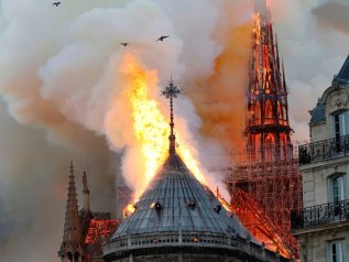 Brucia Notre Dame, simbolo dell'identità europea