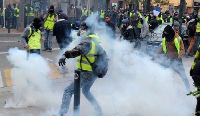 Gilet gialli, atto 23°: scontri e arresti