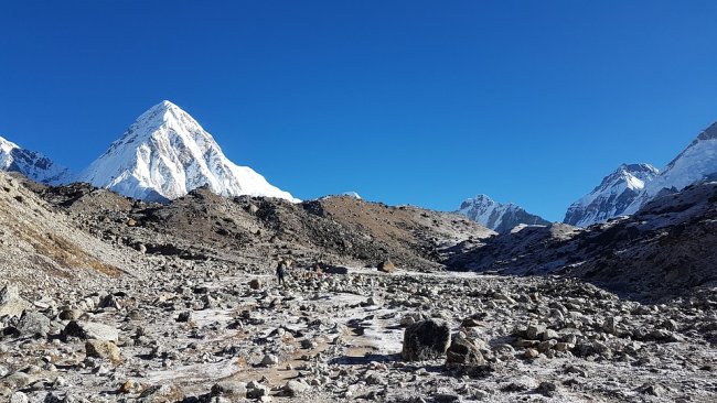 Una montagna di rifiuti alta quanto l'Everest. E Pechino dice basta