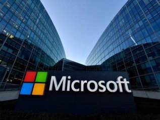 Microsoft supera Apple, entra nel “club del trilione”