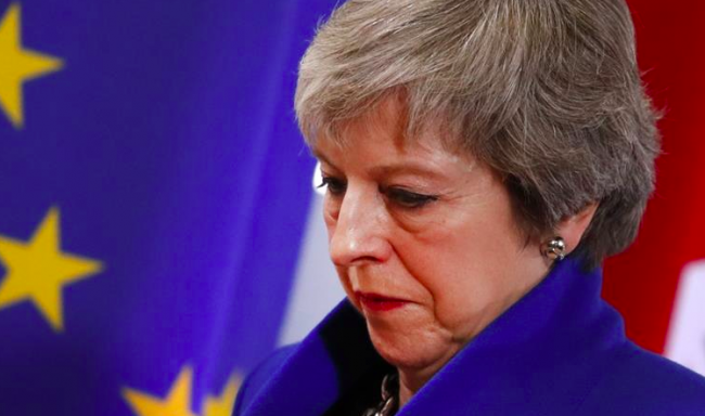 Theresa May si accinge a un’amara uscita di scena