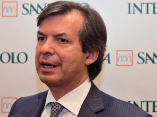 Intesa Sanpaolo, scende l’utile. Ma è superiore alle attese