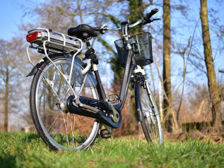 Si muore più in bici che in auto. E-bike sotto accusa