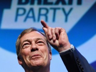 Europee: boom di Farage nei sondaggi. Panico a Londra e Bruxelles