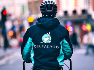 Amazon investe mezzo miliardo in Deliveroo