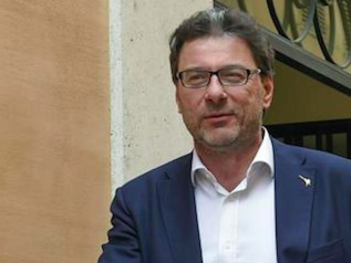 Giorgetti: “Minibot una soluzione”. Confindustria: "Come il Monopoli"