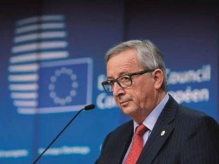 Juncker: “Roma è un serio problema. Sbaglia direzione”