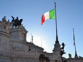 Bloomberg: “C'è solo un modo per risolvere il ‘problema’: andare a votare"