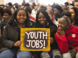 Scende la disoccupazione giovanile