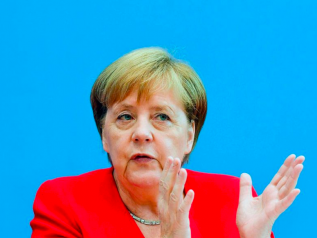 Merkel: "I contatti Russia-Lega sono preoccupanti"