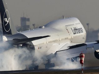 Lufthansa, crollano gli utili nel secondo trimestre -70%