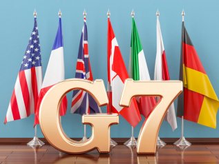 Macron riabilita Putin: “Mosca al G7 2020”. E Trump è d’accordo