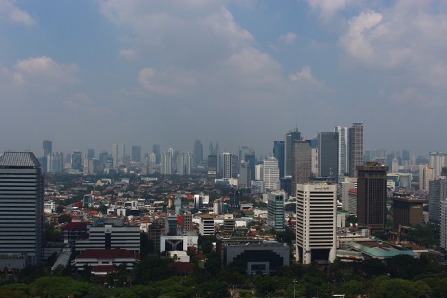 Giacarta, la capitale indonesiana affonda. E il governo corre ai ripari
