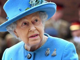 Brexit, la Regina autorizza la “sospensione” del parlamento