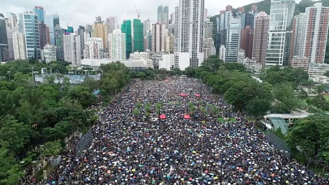 Hong Kong: arrestato Joshua Wong, il leader della rivolta degli ombrelli